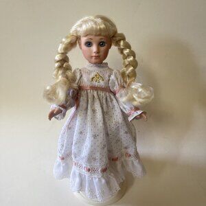 Effanbee Doll Vintage 90s Princess And The Pea With Stand Linda Lee Sutton 1992